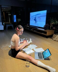 Melis Sezen 'in Mini Şortlu Ev Hali