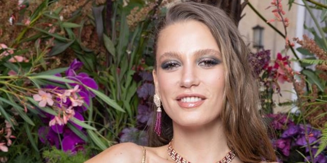 Serenay Sarıkaya Ünlü Markanın Elçisi Olarak Paris 'te Nefesleri Kesti!...