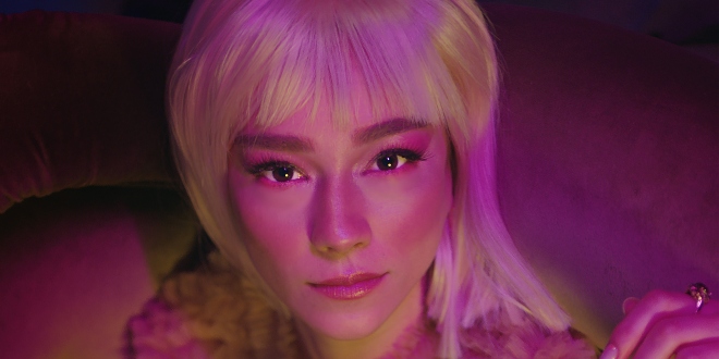 Türkü Turan Yeni Single İle Müzik Piyasasına Hızlı Bir Giriş Yapıyor...