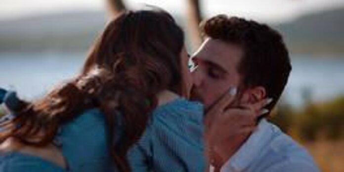 Somer'den Türkan'a Sürpriz Evlenme Teklifi