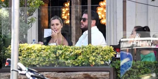 Chloe Loughnan Sevgilisiyle Objektiflere Yakalandı!