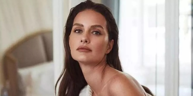 Yasemin Özilhan’dan Tatil Pozları