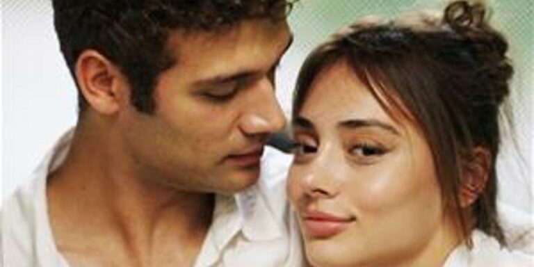 Duy Beni 9. Bölüm 1. Fragmanı Yayında! Melisa Ekim İle Kanat’ın Sevgili Olmasına Dayanamıyor!