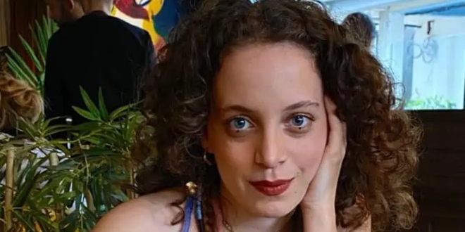 Zeynep Sönmez Kimdir?