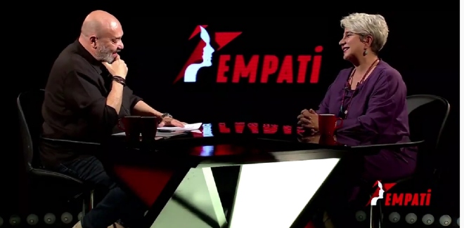 Devrim Yakut: Evliliğin Temel Formülü Ayrı Evlerde Yaşamak