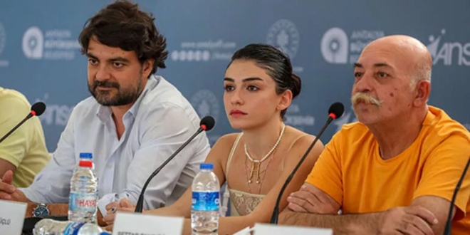 Hazar Ergüçlü Onur Ünlü'nün Filminde Hem Oyuncu Hem De Yapımcı Oldu