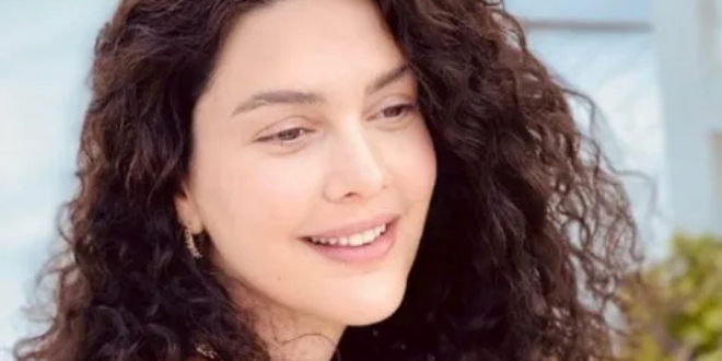 Bergüzar Korel 'in Yeni İmajı Hayranlık Topladı...