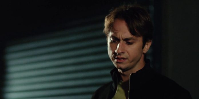 Berk Ali'ye Zarar Veriyor