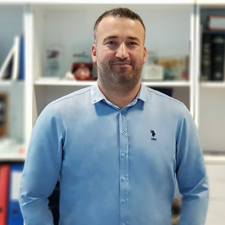 Hasan Yaşar Kimdir?