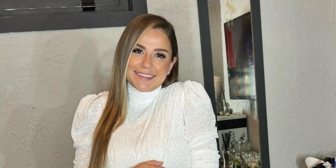 Ünlü Şarkıcı Doğumdan 2 Ay Sonra Sahnede!...