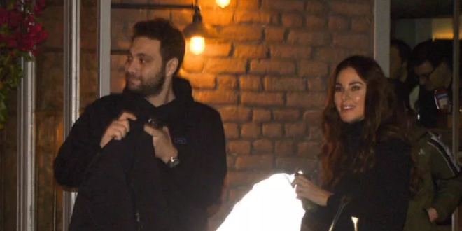 Defne Samyeli Aşka Kendini Kapatmadı