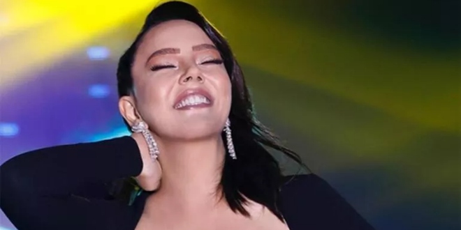 Ebru Gündeş'ten Ezgi Mola'ya Büyük Jest