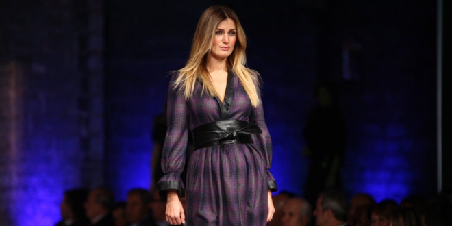 Ünlü Model Babasının Mezarı Başında Sabahladı!...