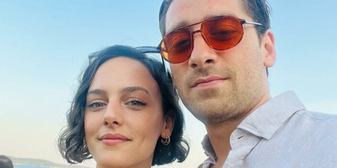 Çiçeği Burnunda Çift Bebek Beklediklerini Açıkladı...