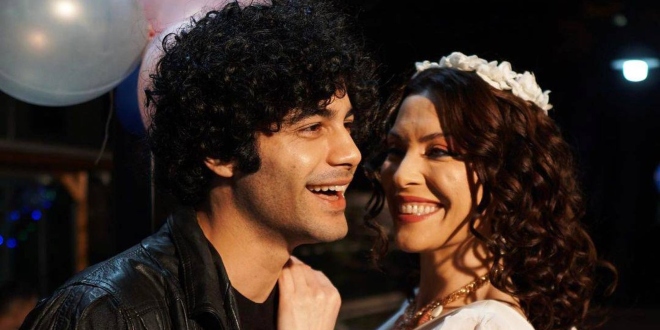 Güzel Oyuncuya Film Setinde Evlilik Teklifi Geldi...