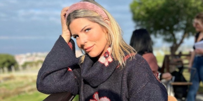 93 Kilo Veren Pelin Öztekin'den Art Arda Bikinili Pozlar...