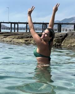 Pelin Öztekin 'in Bikinili Tatil Pozları