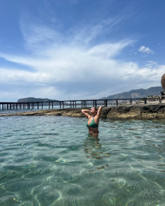 Pelin Öztekin 'in Bikinili Tatil Pozları