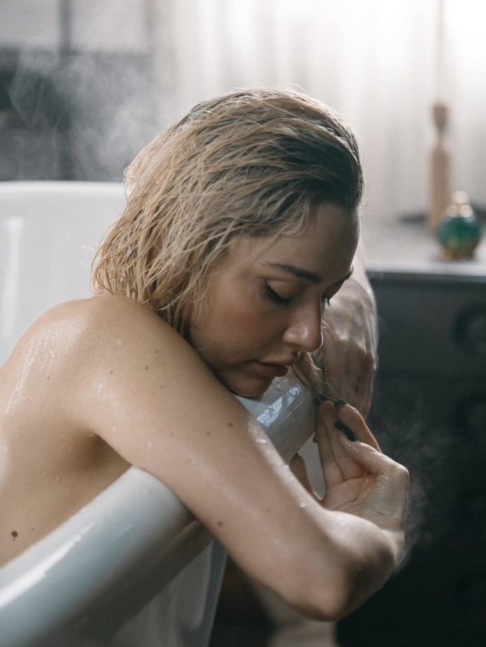 Hadise küvet pozları feryat