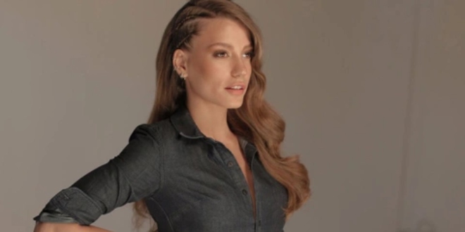 Serenay Sarıkaya 106 bin TL'lik Kombiniyle Oy Kullandı!...