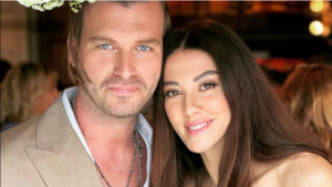 'Kaçıyorlar bu ülkeden' yorumlarına tepki gösteren Tatlıtuğ, "İtibar etmeyin" dedi.