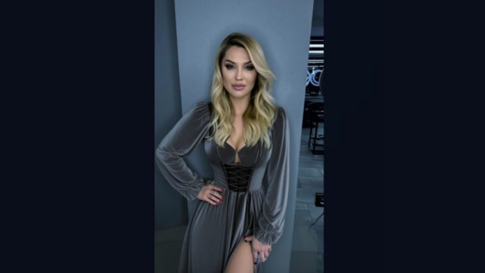 50 yaşında olan Songül Karlı, cesur pozları ile sosyal medyada adından söz ettirmeyi başardı.