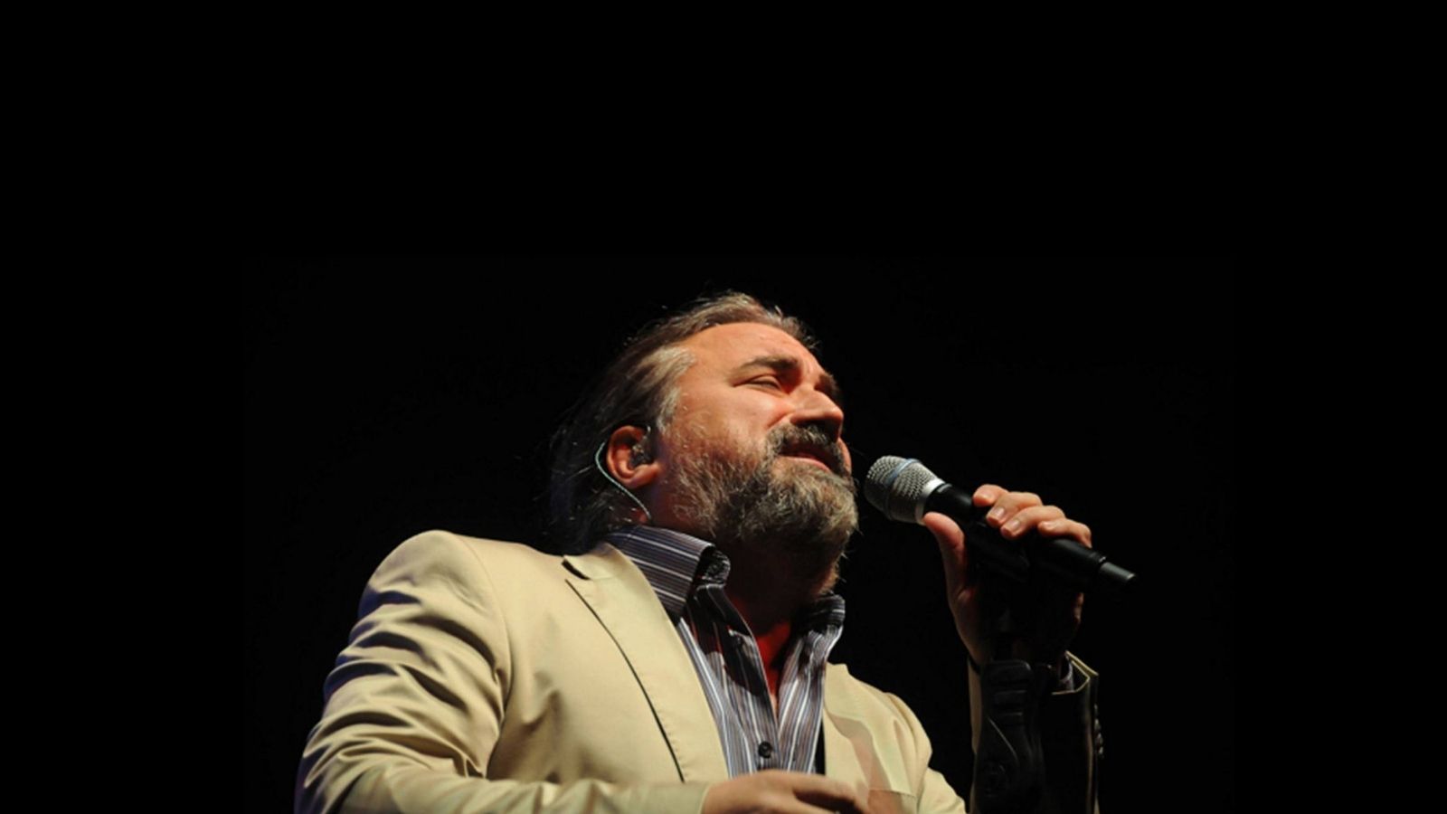 Şarkıcı Volkan Konak'ın; "Beni silin, ben yokum" cümlesiyle yaptığı açıklaması müziği bıraktığı yönünde yorumlamalarda bulunuldu. 