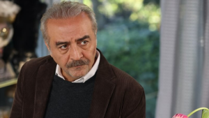 Oyuncular başta Yılmaz Erdoğan ile birlikte Hazar Ergüçlü olmak üzere, Selma Ergeç, Kubilay Aka, Güven Kıraç ve Yasemin Baştan.