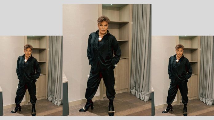 Şarkıcı Fatih Ürek, önceki gün Vadistanbul'da objektiflere yakalandı. Sezonluk alışveriş yapmak için mağazaları gezen ünlü isim, 