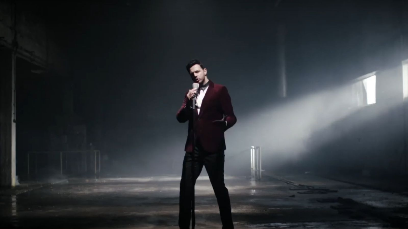 Müzik dünyasında bir dönem adından sıkça söz ettiren 'uzaylı' lakaplı türkücü Mustafa Topaloğlu'nun oğlu Çağlayan Topaloğlu, Nişantaşı City's'de objektiflere yakalandı. 