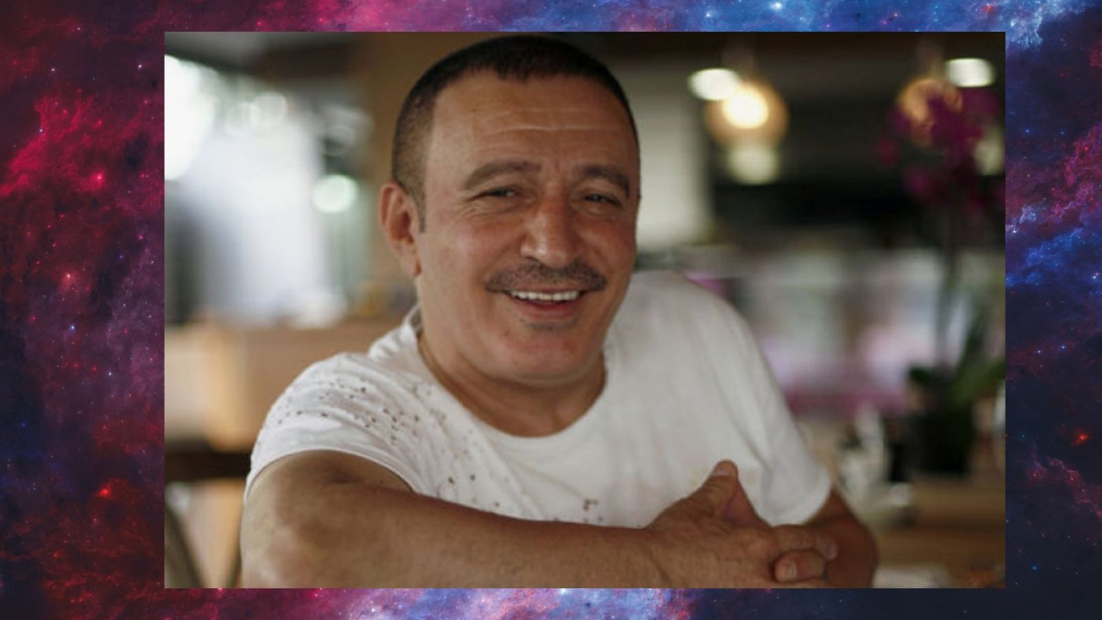 Müzik dünyasında bir dönem adından sıkça söz ettiren 'uzaylı' lakaplı türkücü Mustafa Topaloğlu'nun oğlu Çağlayan Topaloğlu, Nişantaşı City's'de objektiflere yakalandı. 