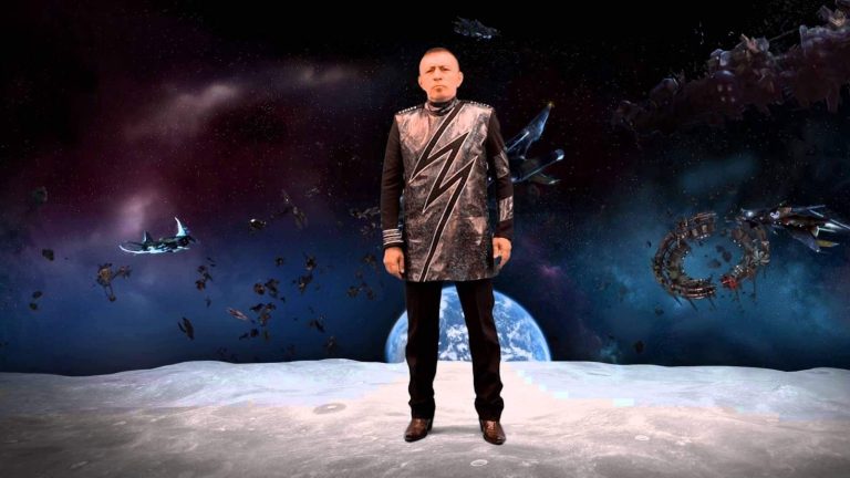 Müzik dünyasında bir dönem adından sıkça söz ettiren 'uzaylı' lakaplı türkücü Mustafa Topaloğlu'nun oğlu Çağlayan Topaloğlu, Nişantaşı City's'de objektiflere yakalandı.