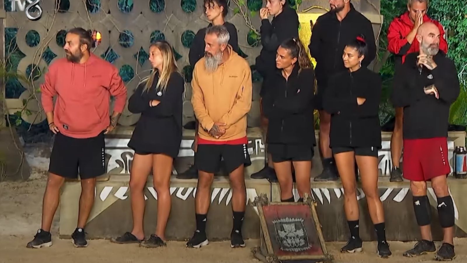Survivor All Star 2024'te eleme gecesi heyecanı nefesleri bu hafta da kesti. Bu hafta gerçekleşen erkek yarışmacılardan isimleri yazılan adayların kıyasıya rekabetleri izleyiciye yansıdı. Adada kalmaya devam edecek yarışmacılar belli oldu. Hayallerine veda eden isim ise gecenin sonunda belli oldu.