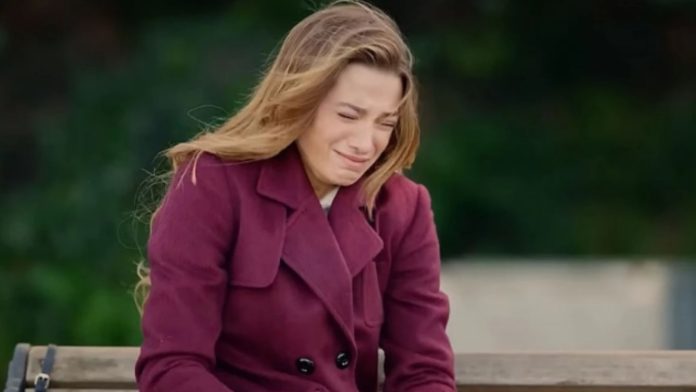 Çağatay Ulusoy ile kamera karışına geçen Sümeyye Aydoğan, Gaddar dizisinde başrole hayat veriyor. Oyuncu, ağlama sahnesindeki performansıyla sosyal medyada alay konusu oldu.