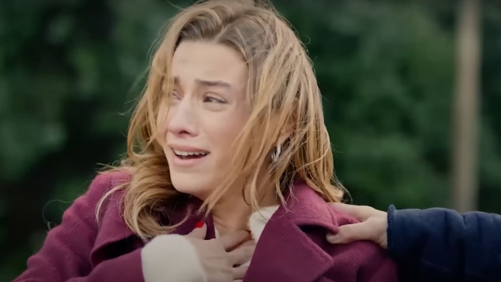 Çağatay Ulusoy ile kamera karışına geçen Sümeyye Aydoğan, Gaddar dizisinde başrole hayat veriyor. Oyuncu, ağlama sahnesindeki performansıyla sosyal medyada alay konusu oldu.