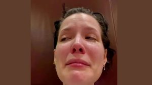 Ünlü Şarkıcı Halsey, Hastalığını Açıkladı