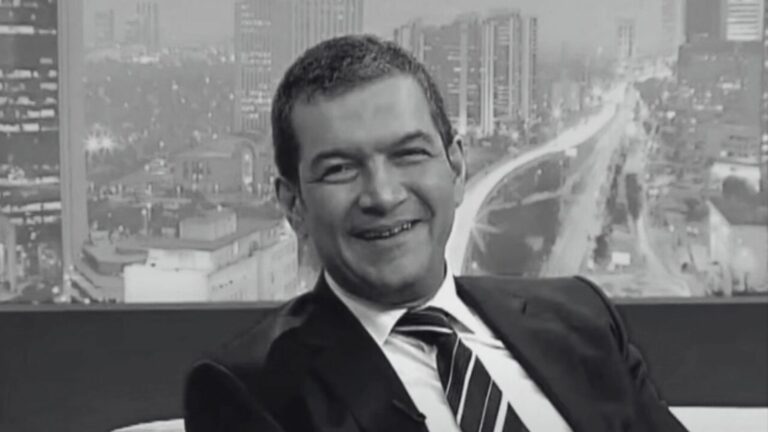 Türk medya dünyasının tanınmış isimlerinden gazeteci ve televizyoncu Deniz Arman, 63 yaşında hayatını kaybetti