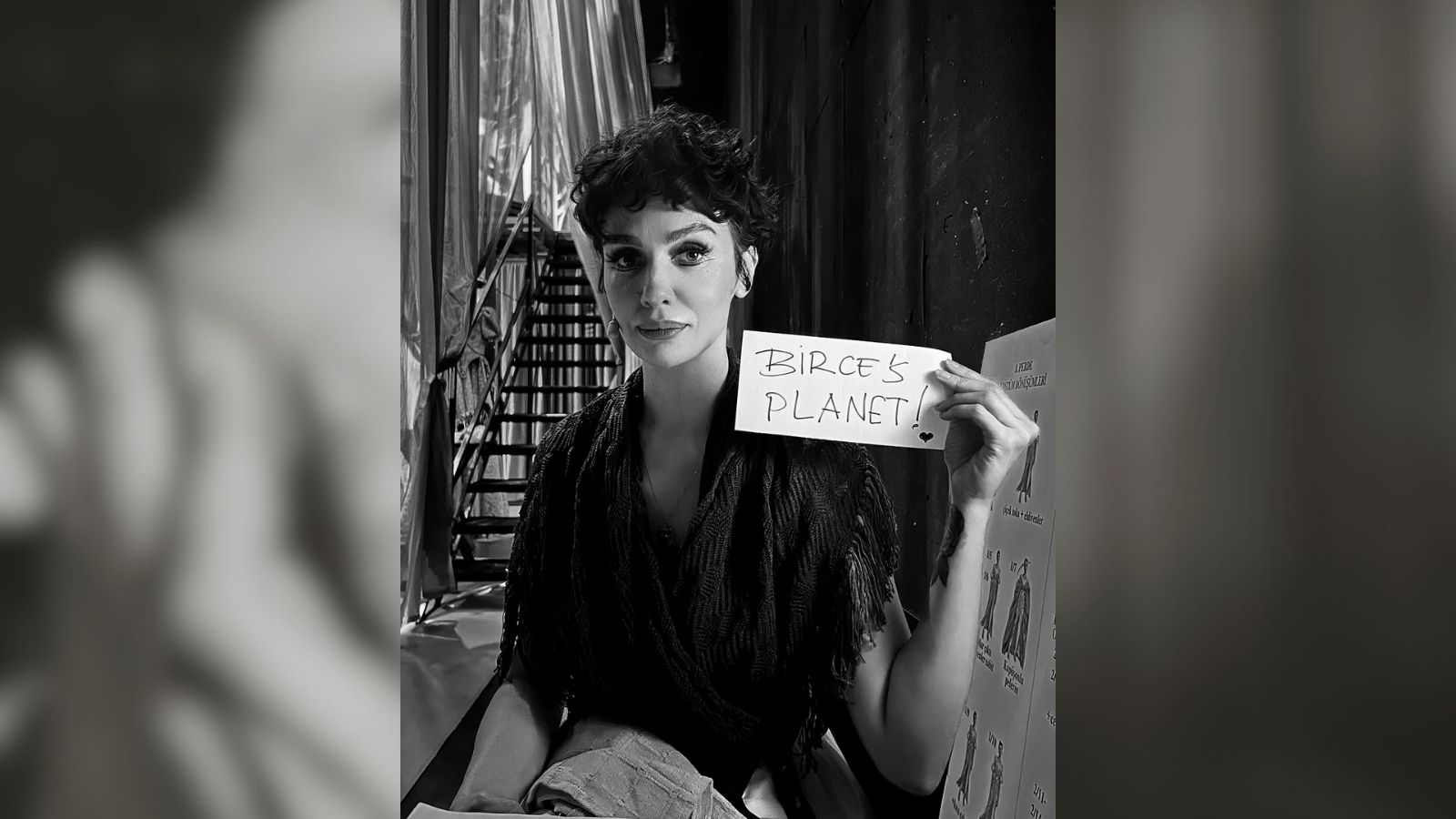 Birce Akalay’ın Yeni İmajı Olay Oldu! Kestirdiği Saçları Gündem Yarattı