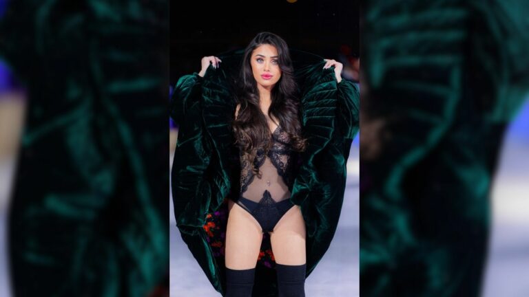 Buz Üzerinde Topuklu Ayakkabı ile Yürüyen Su Akkuyu, St. Moritz’i Büyüledi!