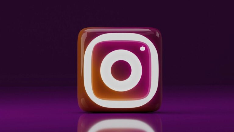 Instagram CRM, Instagram Direct (DM), yorumlar ve hikaye etkileşimlerini doğrudan CRM sistemine taşıyarak, tüm iletişim sürecinizi merkezi