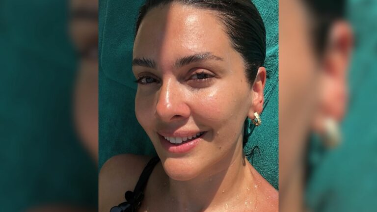 Bergüzar Korel’den Bikinili Tatil Pozları Dikkat Çekti?