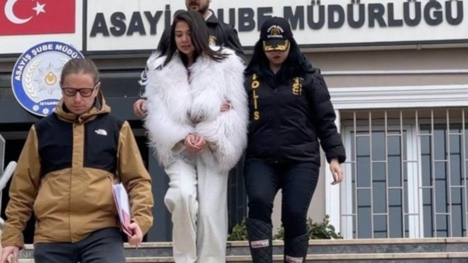 “Sevgililik 400 Bin TL” Diyen Fenomen Merve Taşkın Ev Hapsinden Kurtuldu