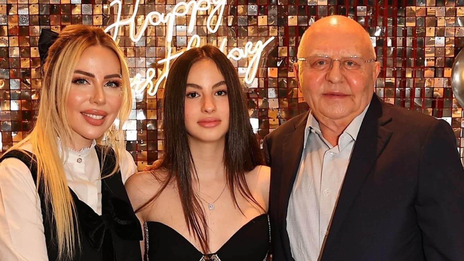 Magazin dünyasında çok konuşulan çiftlerden Lucien Arkas ve Merve Sakallı Arkas, evliliklerinin üçüncü yıl dönümünü kutladı!