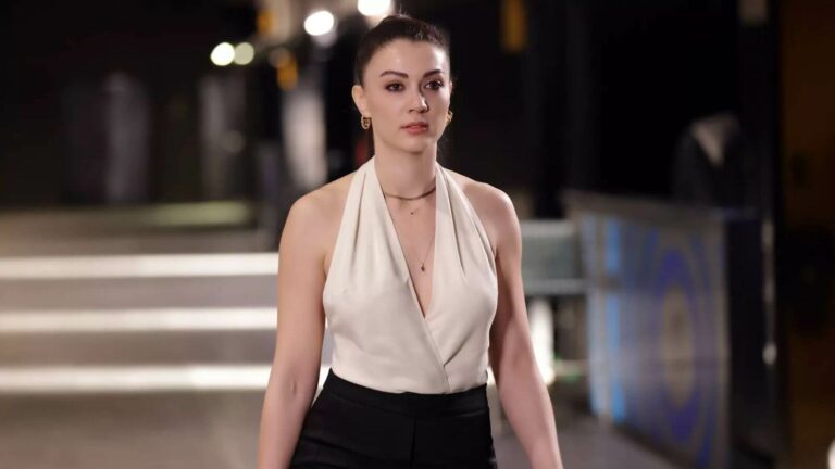 Burcu Özberk’ten Eğlence Programlarına Gönderme