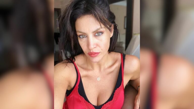 Tuğba Ekinci, geçmişte kadınların kıyafet tercihlerini sert dille eleştirirken, son dönemlerde kendi giyim tarzıyla bu görüşlerine ters düşen seçimler yapıyor.