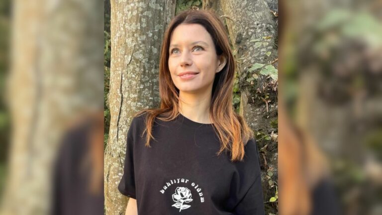 Yaz sezonunu Bodrum Yalıkavak’ta geçiren Kenan Doğulu ve Beren Saat çifti, romantik ve enerjik halleriyle yine göz önünde.