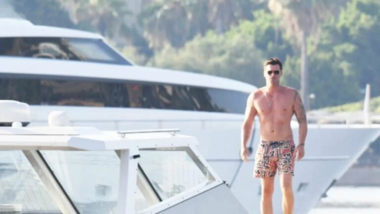 Kıvanç Tatlıtuğ 1,5 Milyon Euro’luk Yatıyla Bodrum Tatilinde