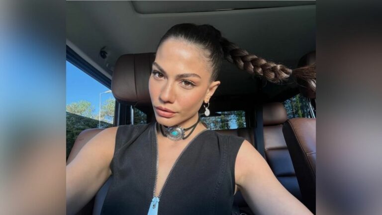 Demet Özdemir Gittiği Tatilden Sıcak Pozlar Paylaştı