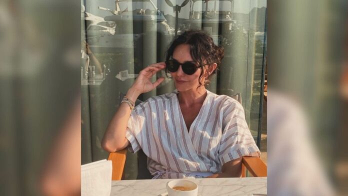 Hande Ataizi Türkbükü Plajında Bikinisiyle Büyüledi