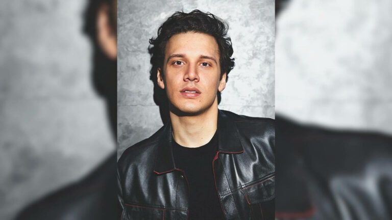 Edis, Sahne Tarzıyla Ferman Toprak’tan Sert Eleştiri Aldı